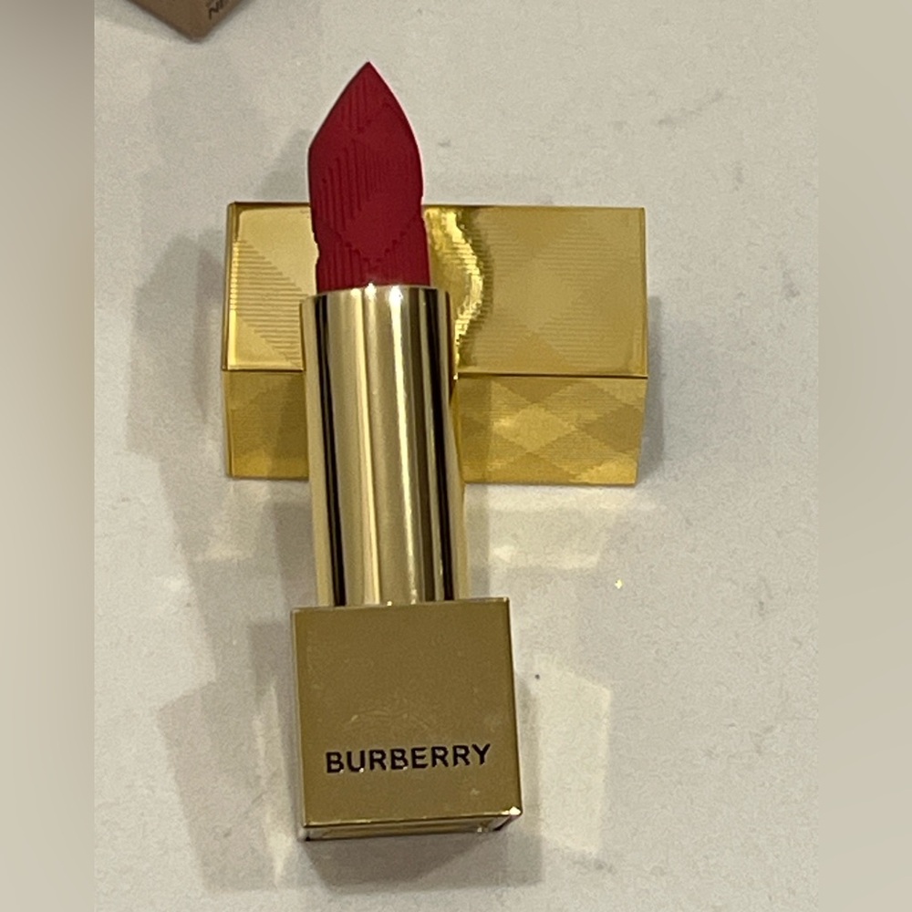 Burberry Kisses Matte Lipstick - Picture 3 of 4